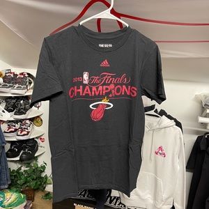 Adidas Miami Heat Champions Finals 2013 and Team Roster t shirt mens sz Large Bl